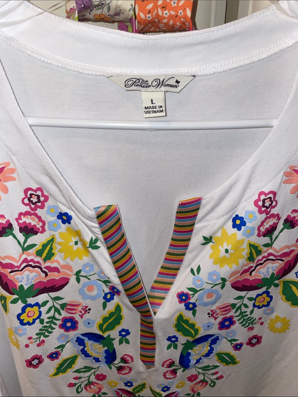The Pioneer Woman White Tunic with Multicolor Floral Embroidery
